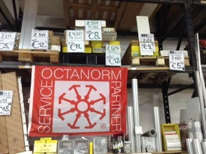 Octanorm Messestand-Bauteile,  Zargen Stützen, und vieles mehr, etc. etc. - Bild 1 von 3