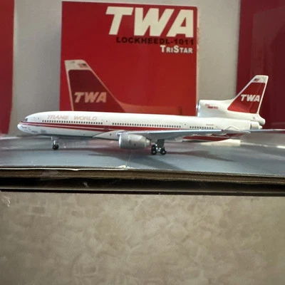 Blue Box 400 scale die cast model TWA L1011-385-1-15 commercial airliner N31030 - Image 1 of 4