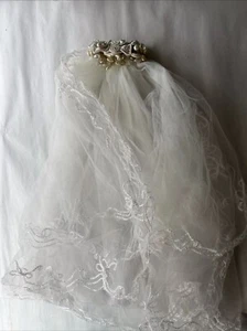 Bridal Veil With Barrette Vintage 60’s Short Chin length Pearls Embellished - Picture 1 of 8