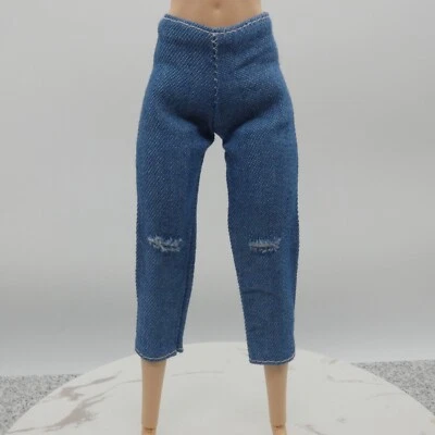 Pantalones de mezclilla azules lavados medianos talla muñeca Barbie Capri ajuste envejecido hechos para moverse Foto 1 de 4