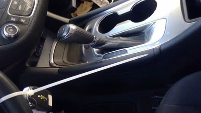 2016 Chevy Malibu Transmission Shift in Black w/ Chrome Trim | Knob Handle - Imagem 1 de 4