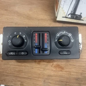 05-06 Chevy Silverado GMC Sierra Climate Control Unit A/C W/Defrost OEM 15222481 - Picture 1 of 2
