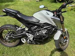 Honda Motorrad CB 125 R – wie neu, nur 2.970 km runter! - Bild 1 von 14