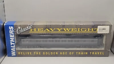 Walthers HO 932-10207 New York Central 14 Section Classic Heavyweight Pullman - Image 1 of 4