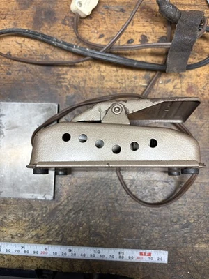 Винтажная педаль электрической металлической швейной машинки Mercury No 704 фута No Колено 705 - Изображение 1 из 4