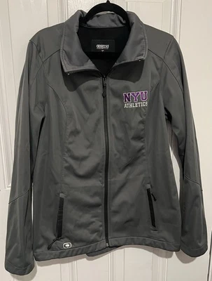 Chaqueta OGIO NYU Athletics Damas Ligera Cremallera Completa Bordada Talla Grande Foto 1 de 4