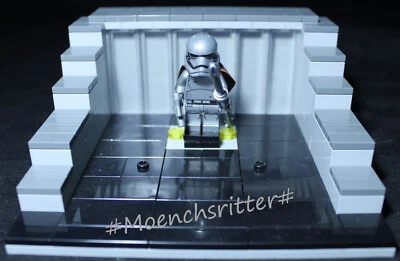 Lego Star Wars Minifigur Captain Phasma (rounded mouth pattern) - Bild 1 von 4