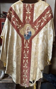 Antigua casulla gótica blanca bordada a mano Madona & Child hilo de seda Francia - Imagen 1 de 4