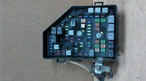 10 11 Buick Enclave Engine Fuse Box Relay Junction Panel Compartment 20913281 - Picture 1 of 7