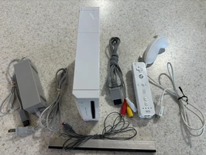 NINTENDO WII wii SYSTEM TELECOMANDO CONSOLE NUNCHUK CONTROLLER COLLEGAMENTI FUNZIONA NES HQ - Foto 1 di 2