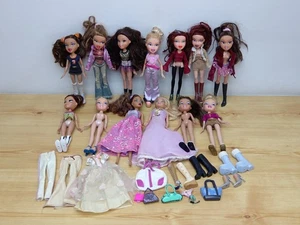 Lote de trabajo de muñecas y accesorios Bratz + Barbies - Imagen 1 de 9