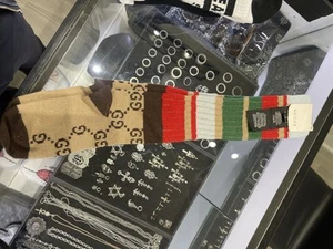 NUEVOS GUCCI GG Calcetines de Lana a Rayas Red GG Marrón Verde Rojo 100% Auténticos Talla M - Imagen 1 de 1
