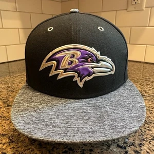 Cappello Berretto Baseball Baltimore Ravens NFL Football New Era 59Fifty 7 3/8 Nero Grigio - Foto 1 di 10