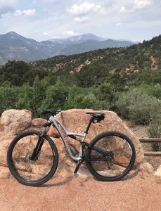 29r 2014Specialized Rumor 29, Women's Specific Small Mountain Bike - Picture 1 of 11