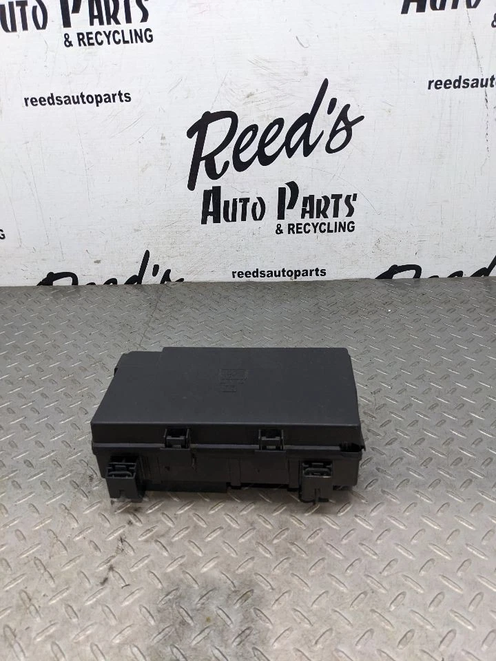 Caja de fusibles motor Wk carrocería VIN E o F sexto dígito compatible con Grand Cherokee 1169875 19-22 Foto 1 de 4