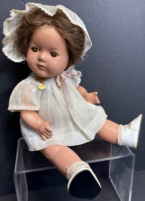 MUÑECA DIONNE QUINTUPLET MADAME ALEXANDER AÑOS 30 COMPOSICIÓN 14” YVONNE CON PIN Foto 1 de 4