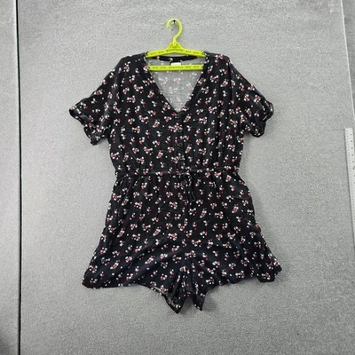 Mameluco de mujer Torrid 1 botón negro floral Coquettecore manga corta entrepierna de 4" Foto 1 de 4