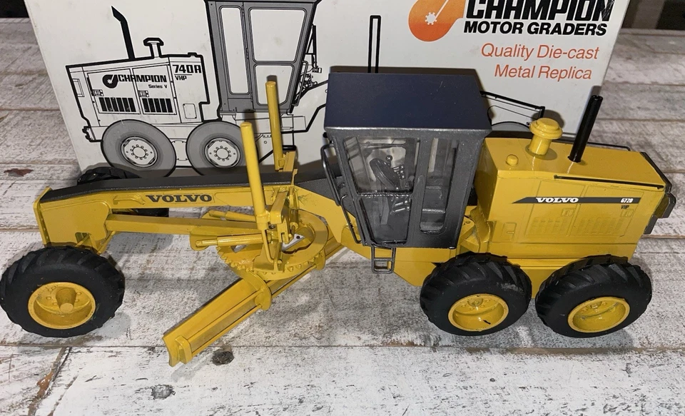 Vtg 1997 NIB Champion First Edition 740A VHP Motor Grader 1:32 Diecast Model New - Image 1 of 4