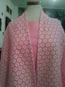 1.75yds X 50′′ ROSA BRILLANTE OJAL SUIZO ALGODÓN CON 2.75YDS ROSA SÓLIDO A JUEGO - Imagen 1 de 7