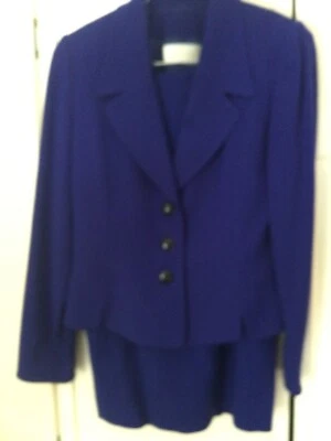 Traje Clásico Dana Buchman Talla 8 con 2 tops Foto 1 de 4