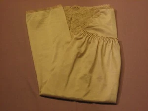 " TRIUMPH " Halb Unterkleid Midi Gr. 40/42 beige 100% Polyamid 40° - Bild 1 von 3