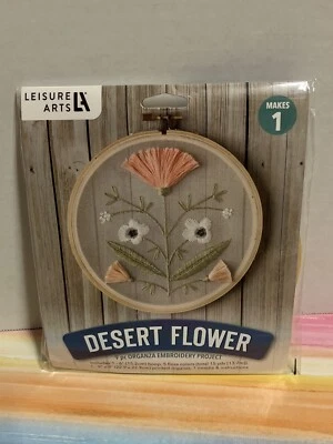 Kit de bordado de organza Leisure Arts Desert Flower tecido impresso - Imagem 1 de 4