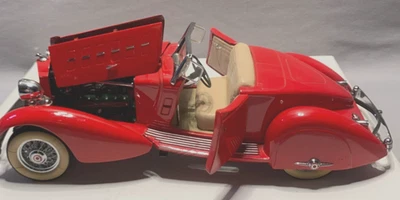 Danbury Mint 1934 Packard V-12 Lebaron Speedster 1:24 Scale - Image 1 of 4