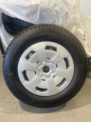 Felgen mit Bereifung 215 65R  16C  109/107T Neu -Sensor und Neue Schrauben 24stk - Bild 1 von 4