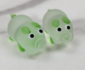 2 Mini Glass Pigs Frosted White and Green - Picture 1 of 7