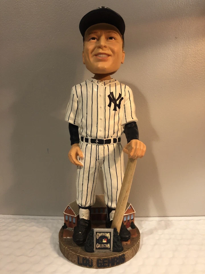 Bobblehead Lou Gehrig New York Yankee Cooperstown Collection Legends of the Park Foto 1 de 4