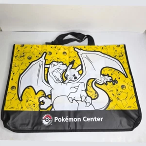 Bolso de Mano Pokémon Center NAIC 2025 Charizard Pikachu Reutilizable Tamaño Grande Pokémon - Imagen 1 de 4