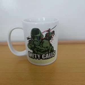 Tazza da caffè in ceramica "Duty Calls - Noobs Beware" Gamer, 11 once, sicura per microonde - Foto 1 di 6