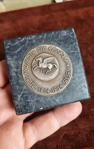 INSIGNIA DE PESO DE PAPEL DE COLECCIÓN # MOBIL OIL GREECE GREEK 1964 ΕΛΑΣ ΜΟΜΠΙΛ ΟΙΛ - Imagen 1 de 4