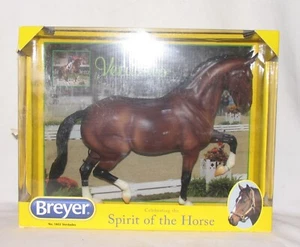 Breyer Horse Bay Verdades Warmblutkasten zerkratzt - Bild 1 von 6