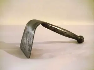 ANTIQUE SOLID STEEL SCRAPER HAND TOOL 90° ANGLE SPACKLE PRY PUDDY PAINT CHOP PIG - Picture 1 of 13