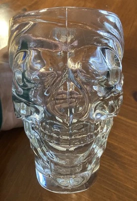 Taza de Halloween calavera pirata Luminarc EE. UU. de colección vidrio transparente 30 OZ grande y pesada Foto 1 de 4