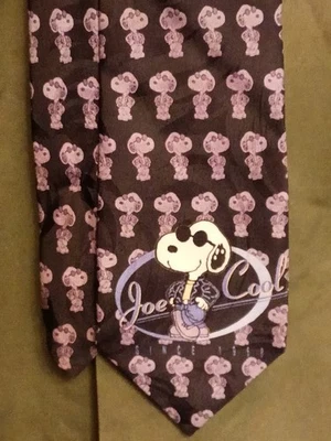 Corbata negra Peanuts Snoopy "Joe Cool" con imágenes de Snoopy Foto 1 de 2
