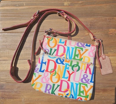 Bolso Bandolera Pequeño Dooney & Bourke Arco Iris Logo Monograma Retro GRÁFICO Graffiti Foto 1 de 4
