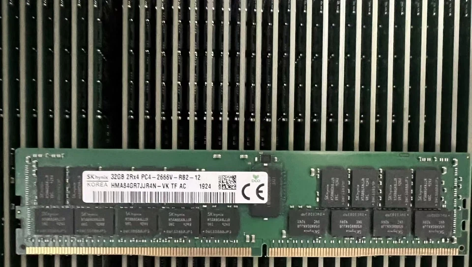 SK Hynix 32GB DDR4 2666 2Rx4 PC4-21300 HMA84GR7JJR4N-VK 288pin Server RDIMM RAM - Image 1 of 1