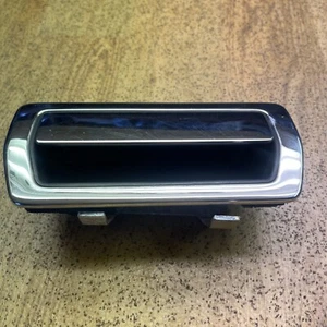 Jaguar XJ6/XJ40 TÜRGRIFF HINTEN D25 - Bild 1 von 5