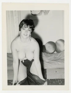 Bitchy Woman 1950 Cat Eye Makeup Busty Chunky Thick 5x4 Vintage Nude Photo Q9448 - Picture 1 of 2