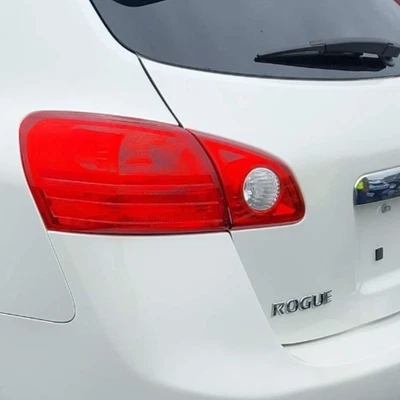 Nissan Rogue, 2009, 2010, 2011, 2012, 2013-2015, luz trasera izquierda montada en la puerta Foto 1 de 4