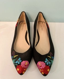 Nine West Talla 7.5 Mujer Planos Bordados Colibrí Flor Punta Obediencia - Imagen 1 de 9