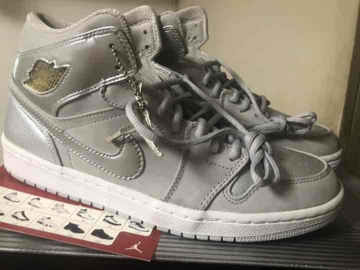 Jordan 1 Retro + 2001 Neutral Grey for Sale | Authenticity Jordan 1 Retro + 2001 Neutral Grey for Sale | Authenticity