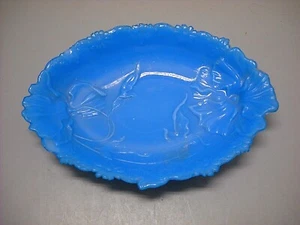 Vintage Blue Milk Glass Embossed Daisies Flowers Trinket Dish - Picture 1 of 7