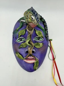 Vintage Tonkunst Maske handgefertigter Leguan kriecht aus Frauengesicht 3D signiert EICHE - Bild 1 von 10