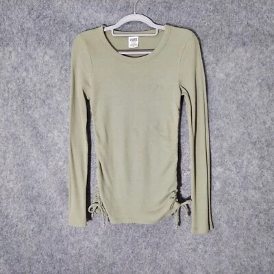 Camisa ROSA Victoria's Secret M Tejido Gofre Manga Larga Bordada Ceñida Oliva Foto 1 de 4