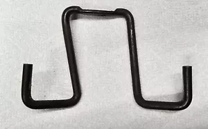 John Deere OEM GX21577 Belt Guide L100 L110 L105 L107 L118 L111 L108 LA100 - Picture 1 of 2