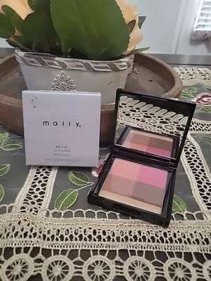 🆕️💯🔥 Mally Beauty Mix It Up Blush Palette Shade DEEPER 8g 🆕️💯 ORIGINAL ✅🔥 - Image 1 of 4