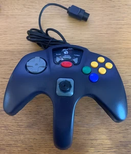 Controlador con cable Mad Catz Nintendo N64 negro - joystick apretado - Imagen 1 de 2